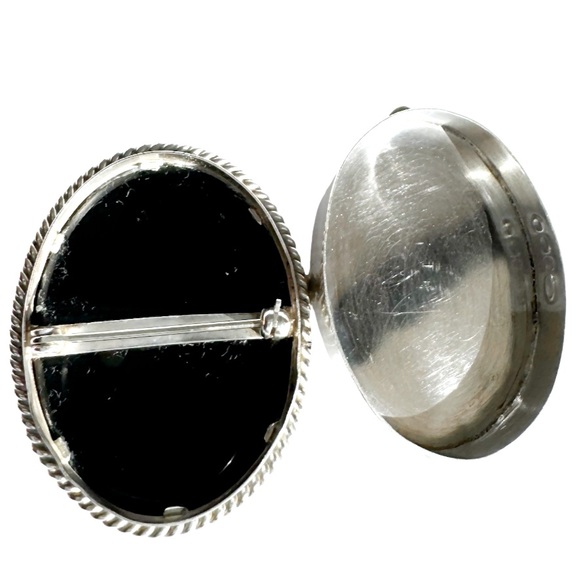 Hallmarked Silver Convertible Sterling Onyx Pill Box & Brooch - Picture 11 of 16